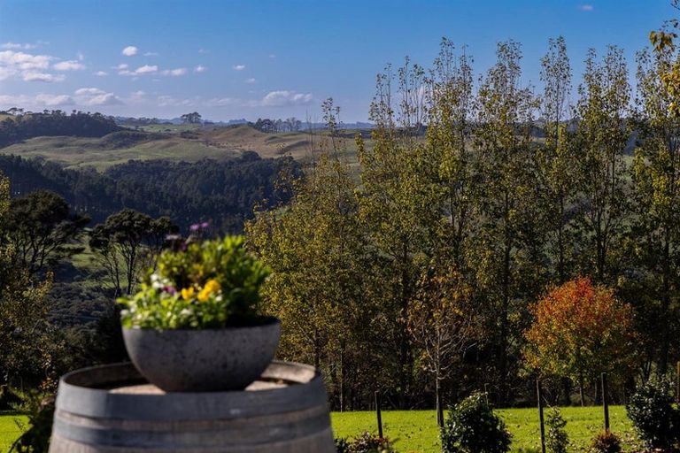 Photo of property in 1410 Old North Road, Helensville, 0875