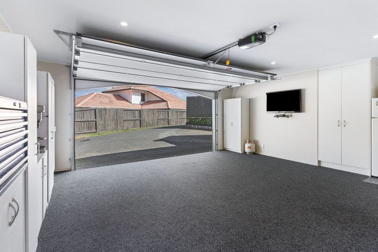 Photo of property in 2/12 Vireya Court, Goodwood Heights, Auckland, 2105
