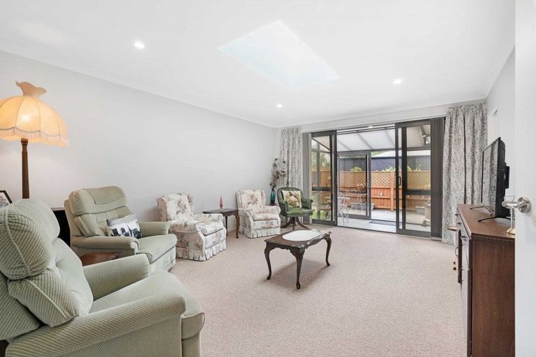 Photo of property in 1/61 Colombo Street, Cashmere, Christchurch, 8022
