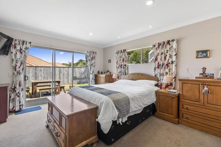 Photo of property in 10 Leanne Way, Waikanae Beach, Waikanae, 5036