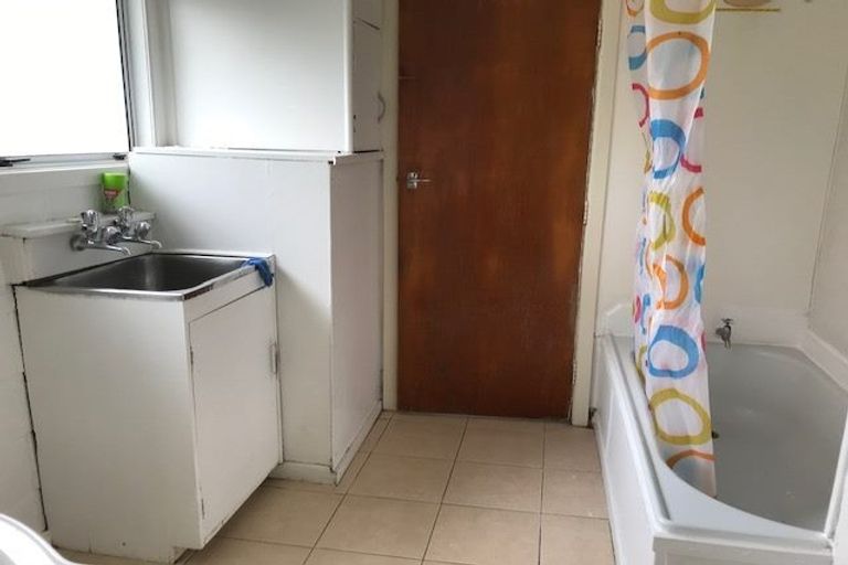 Photo of property in 24 Ireland Road, Mount Wellington, Auckland, 1060