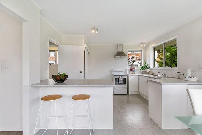 Photo of property in 87 Beechdale Crescent, Pakuranga Heights, Auckland, 2010