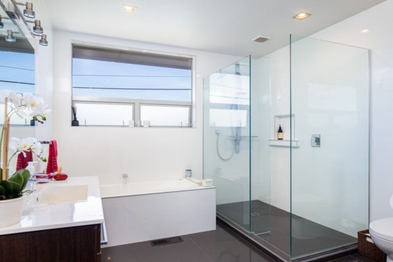 Photo of property in 12 Margaret Place, Merrilands, New Plymouth, 4312