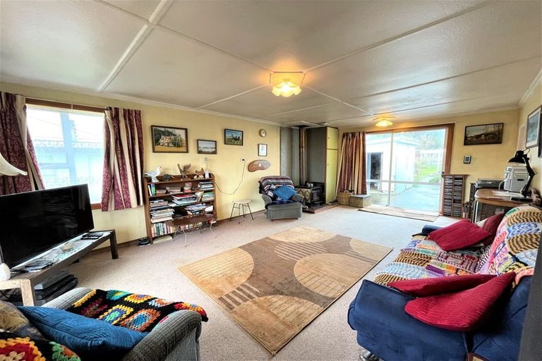 Photo of property in 7 Burns Street, Owaka, 9535