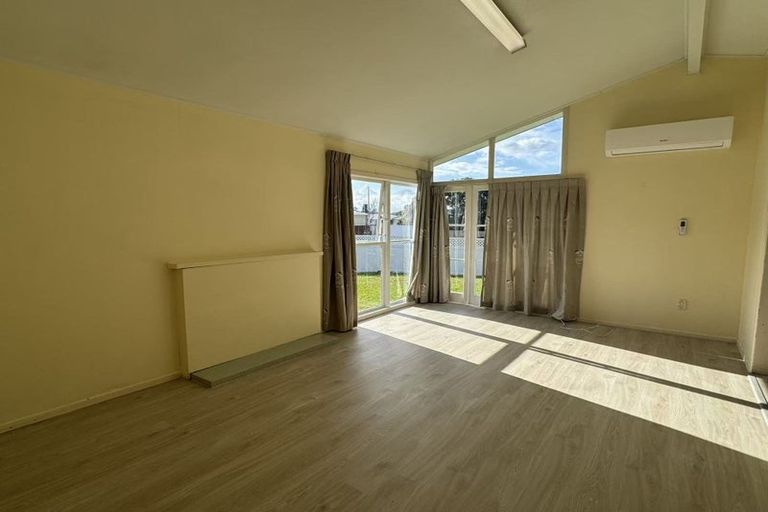 Photo of property in 21 Normandy Place, Henderson, Auckland, 0610