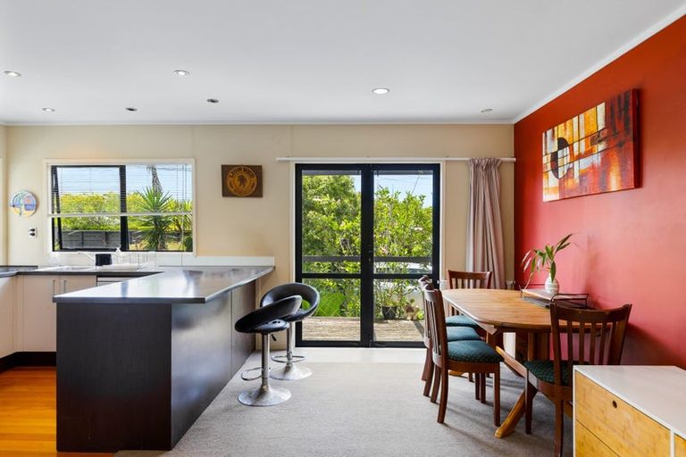 Photo of property in 92 Stanmore Bay Road, Stanmore Bay, Whangaparaoa, 0932