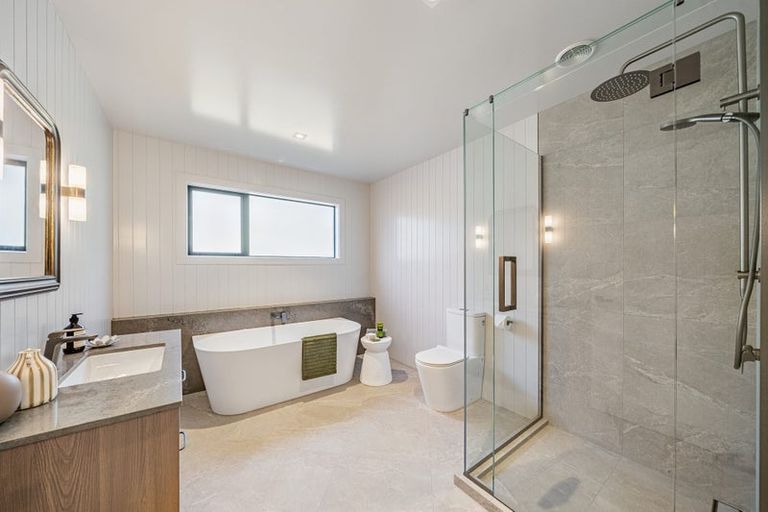 Photo of property in 405a Paekakariki Hill Road, Paekakariki Hill, Porirua, 5381