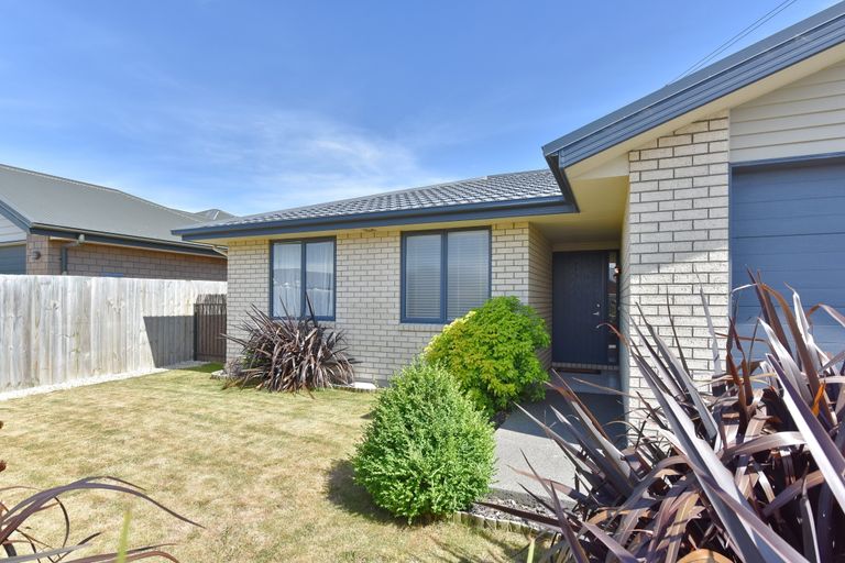 Photo of property in 15 Taggart Place, Sockburn, Christchurch, 8042