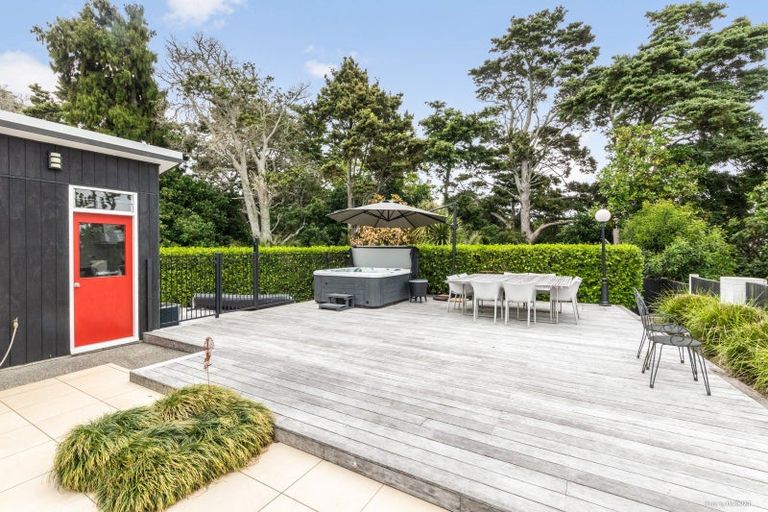 Photo of property in 6 Pleasant Place, Mellons Bay, Auckland, 2014