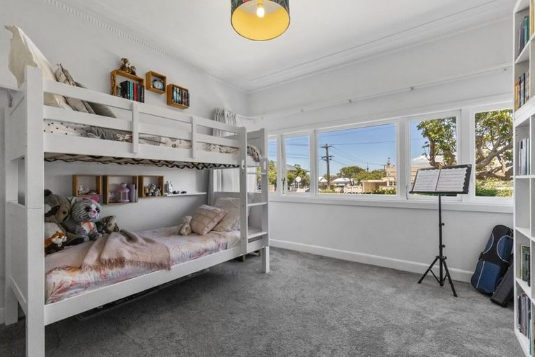 Photo of property in 1/118 Victoria Road, Devonport, Auckland, 0624