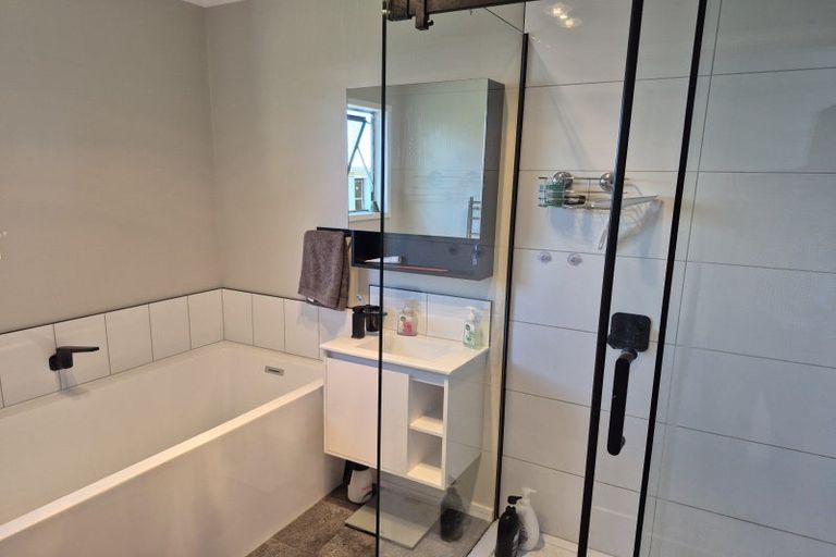 Photo of property in 18 Leeton Drive, Waipukurau, 4200