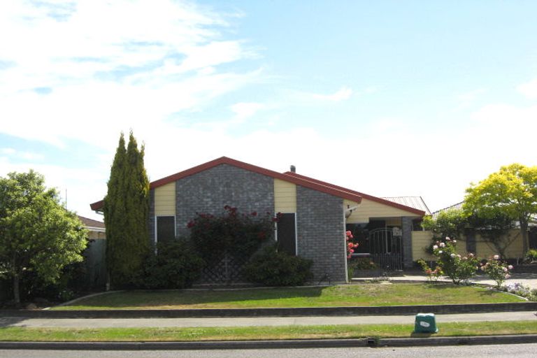 Photo of property in 101 Royal Park Drive, Parklands, Christchurch, 8083
