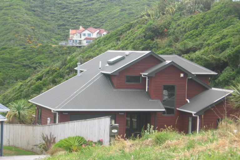 Photo of property in 92 Ashton Fitchett Drive, Brooklyn, Wellington, 6021