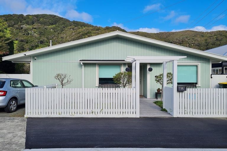 Photo of property in 15 Pukatea Street, Eastbourne, Lower Hutt, 5013