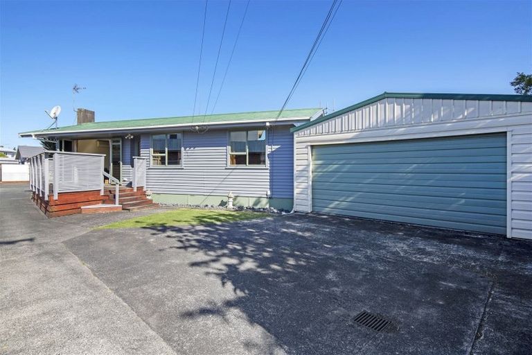 Photo of property in 85 Gloria Avenue, Te Atatu Peninsula, Auckland, 0610