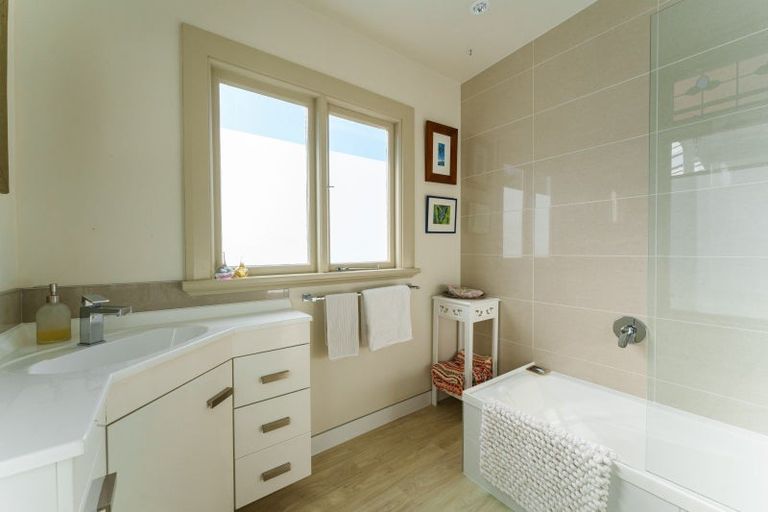 Photo of property in 114 Cliffs Road, Saint Clair, Dunedin, 9012