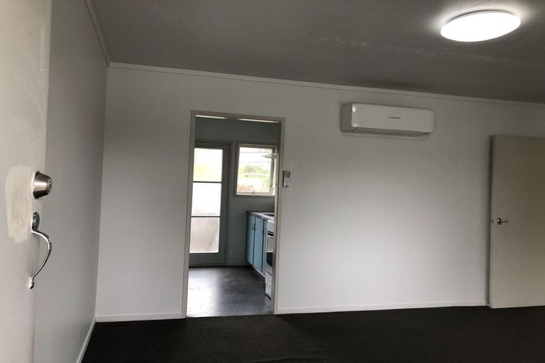 Photo of property in 21a View Road, Henderson, Auckland, 0612