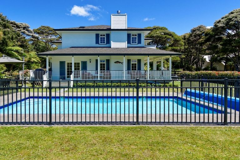 Photo of property in 33 Cochran Road, Oratia, Auckland, 0604