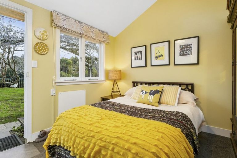 Photo of property in 27 Turanga Road, Henderson Valley, Auckland, 0612