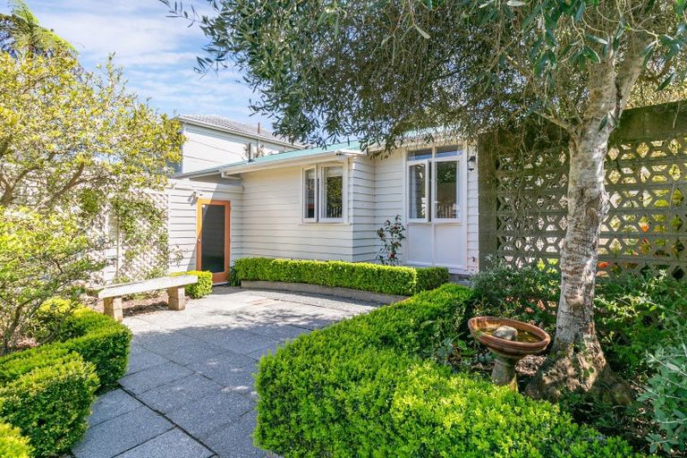 Photo of property in 8 Simla Crescent, Khandallah, Wellington, 6035