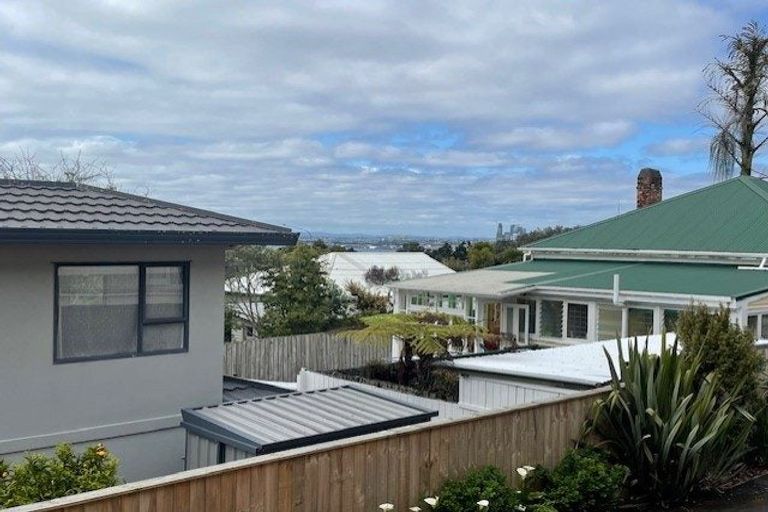 Photo of property in 10/219 Onewa Road, Birkenhead, Auckland, 0626