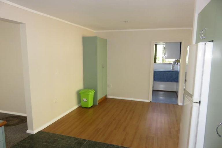 Photo of property in 15 Victory Crescent, Tawa, Wellington, 5028