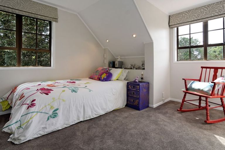 Photo of property in 34 Napuka Road, Henderson Valley, Auckland, 0612