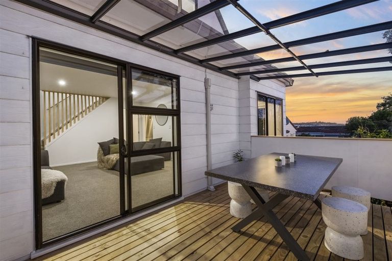 Photo of property in 1/136 Bradbury Road, Botany Downs, Auckland, 2010