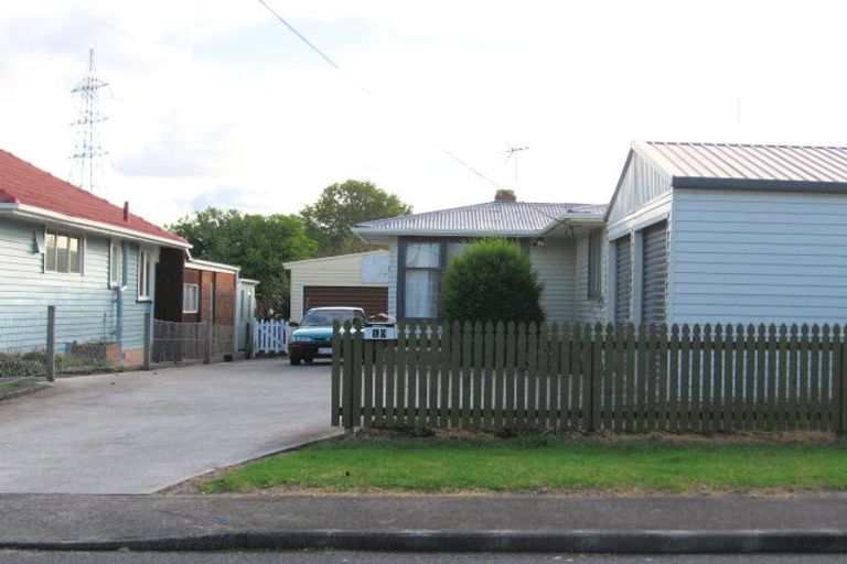 Photo of property in 10 Karamu Street, Te Atatu Peninsula, Auckland, 0610