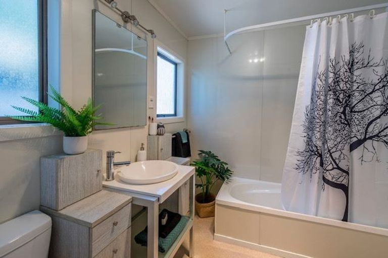 Photo of property in 5 Amokura Street, Waikanae, 5036