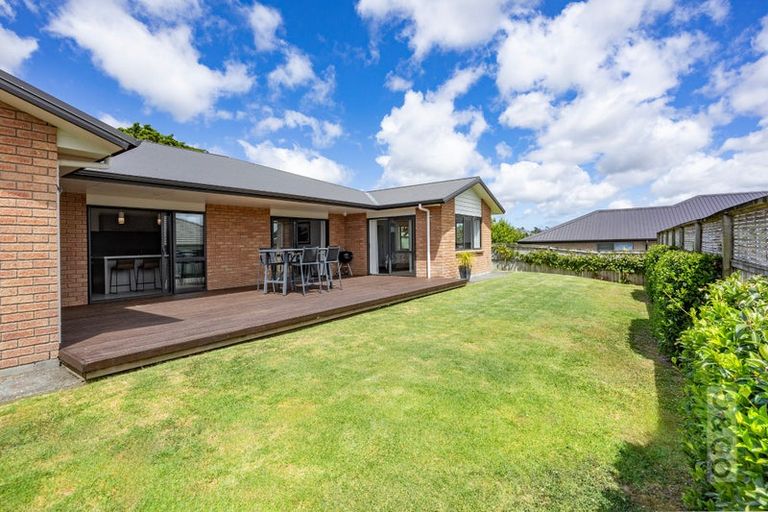 Photo of property in 42 Gilbransen Road, Kumeu, 0810
