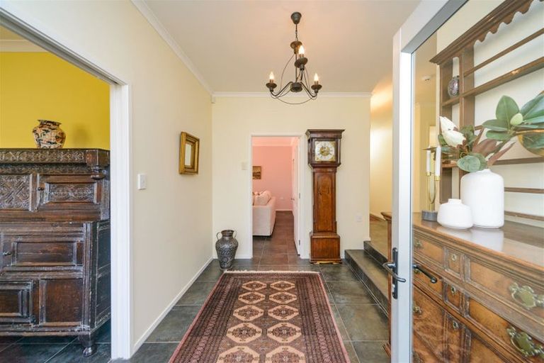 Photo of property in 24 La Lena Grove, Fitzherbert, Palmerston North, 4410