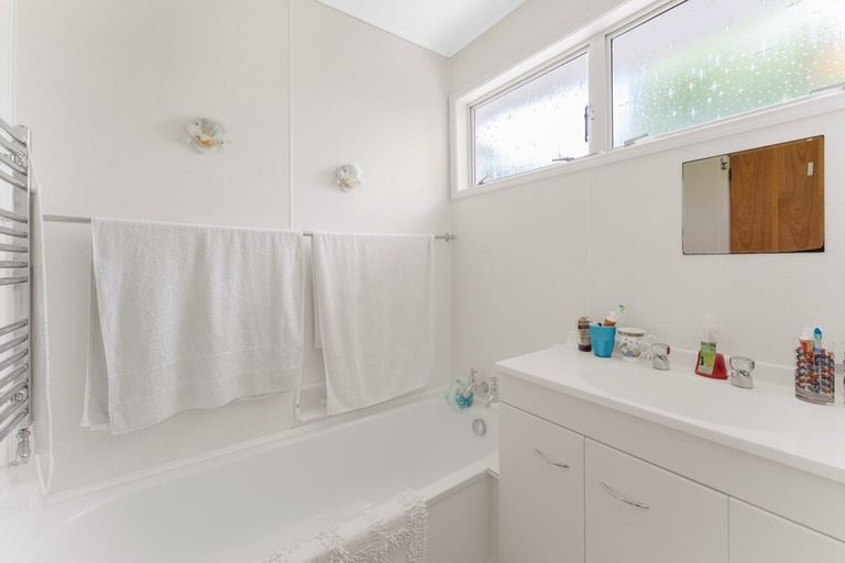 Photo of property in 21 Ambury Place, Merrilands, New Plymouth, 4312