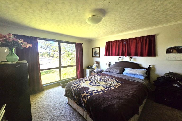 Photo of property in 41 Rhodes Drive, Kelvin Grove, Palmerston North, 4414