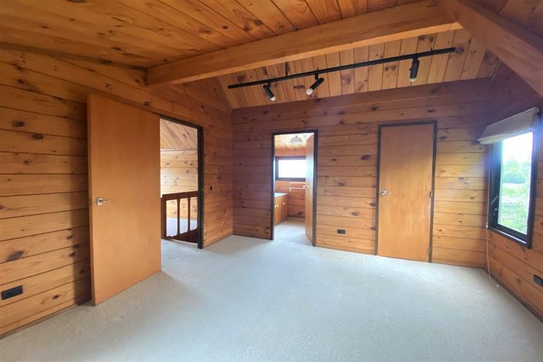 Photo of property in 1 Highlands Place, Highlands Park, New Plymouth, 4312