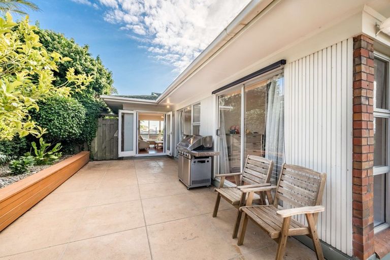 Photo of property in 19 Downsview Road, Pakuranga Heights, Auckland, 2010