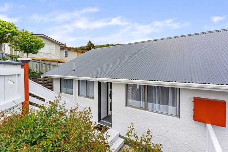 Photo of property in 4 Summit Road, Fairfield, Lower Hutt, 5011