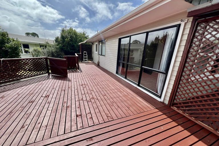 Photo of property in 8 Coletta Lane, Te Atatu South, Auckland, 0610