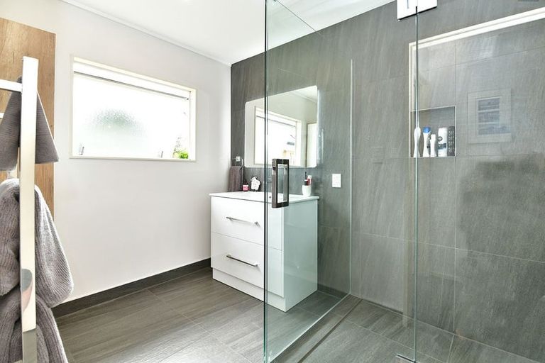 Photo of property in 80 Lakeside Drive, Orewa, 0931