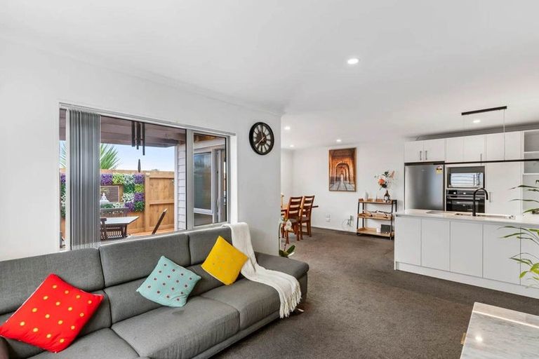 Photo of property in 96 Kuaka Drive, Takanini, 2112