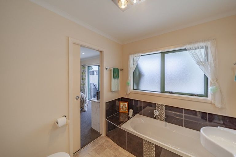 Photo of property in 7 Gregory Grove, Clive, 4102