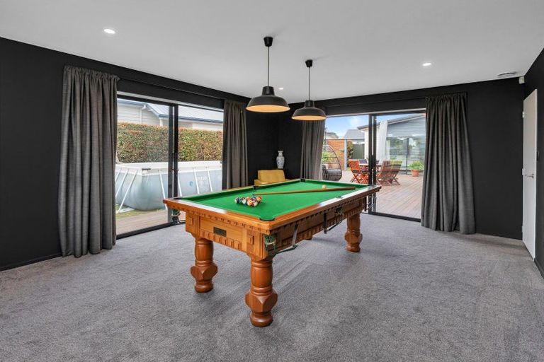 Photo of property in 11 Waitemata Drive, One Tree Point, 0118