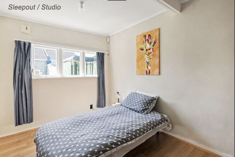 Photo of property in 119 Apu Crescent, Lyall Bay, Wellington, 6022