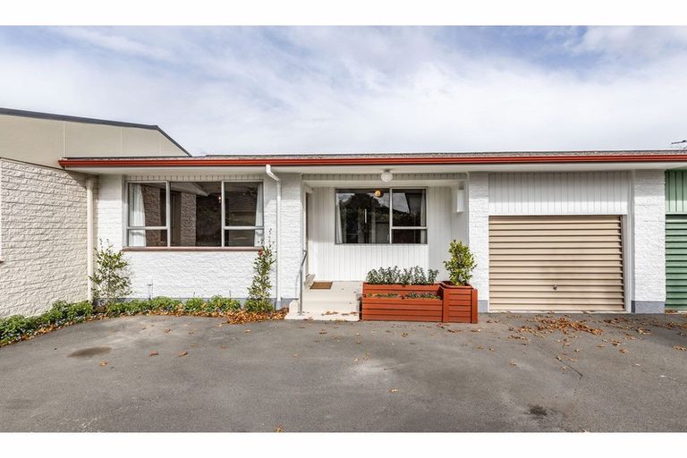 Photo of property in 2/120 Saint James Avenue, Papanui, Christchurch, 8053