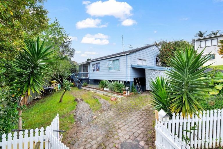 Photo of property in 8 Arde Place, Massey, Auckland, 0614