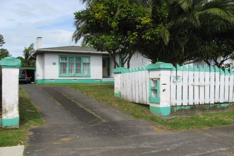 Photo of property in 25 Ashgrove Road, Mangere, Auckland, 2022
