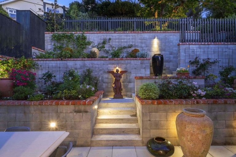 Photo of property in 19 Lower North Terrace, Kelburn, Wellington, 6012