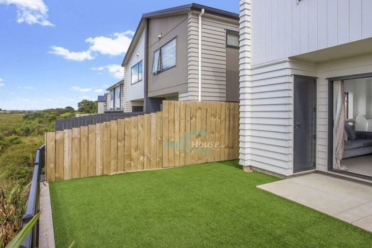 Photo of property in 38 Matawhanga Drive, Wattle Downs, Auckland, 2103