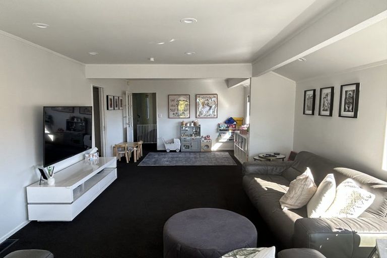 Photo of property in 8 Countess Close, Maupuia, Wellington, 6022