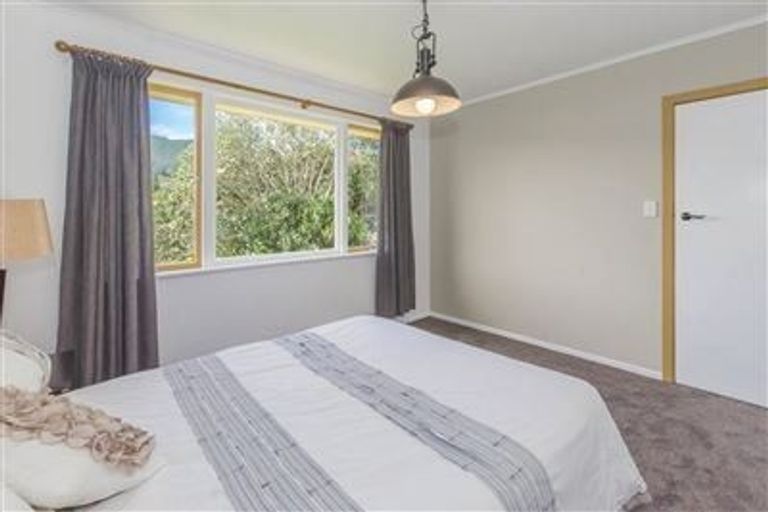 Photo of property in 8 Brazier Grove, Paraparaumu, 5032